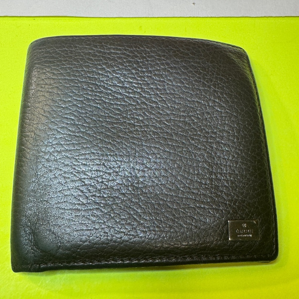 Gucci Classic Black Sofa Leather Men's Bifold Wallet in good condition - Picture 14 of 15